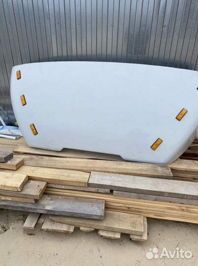 Спойлер на крышу