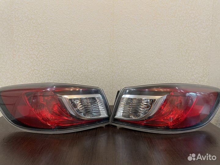 Фонарь в крышку багажника Mazda 3 bl седан, правый