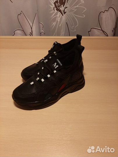 Кроссовки для девочки размер 35