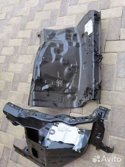 Суппорт фары левый Toyota Land Cruiser 200