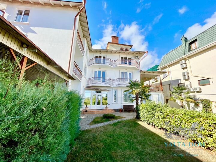 Дом 363 м² на участке 4,2 сот.