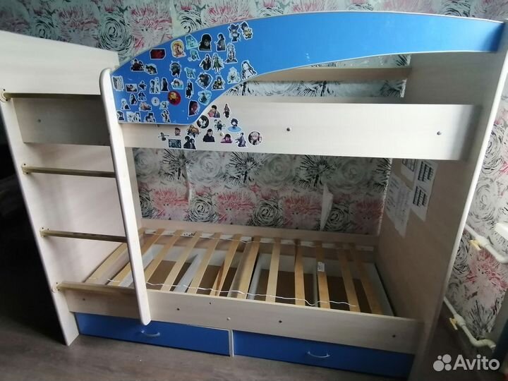 Двухъярусная кровать