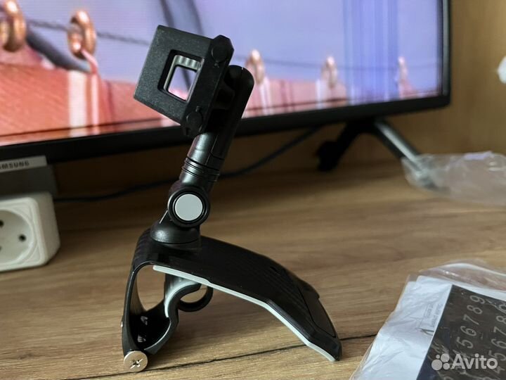 Автомобильный держатель для телефона универспльный