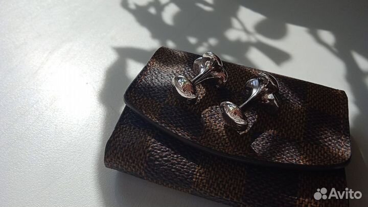 Louis Vuitton. мужской аксессуар