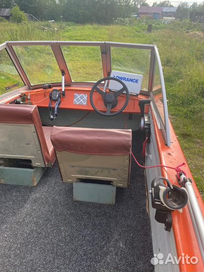 Лодка моторная Обь-М с мотором и прицепом