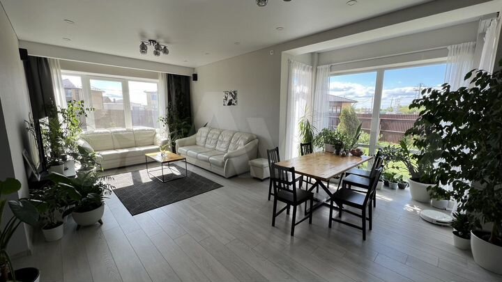 Коттедж 220 м² на участке 6,7 сот.