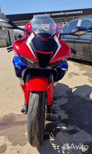 Honda cbr1000rr-r