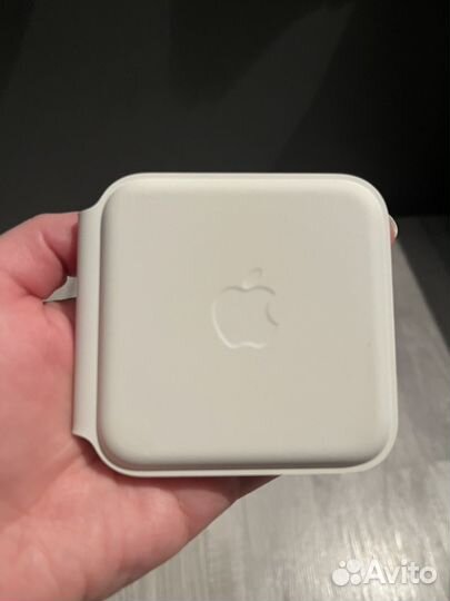 Беспроводное зарядное устройство Apple MagSafe