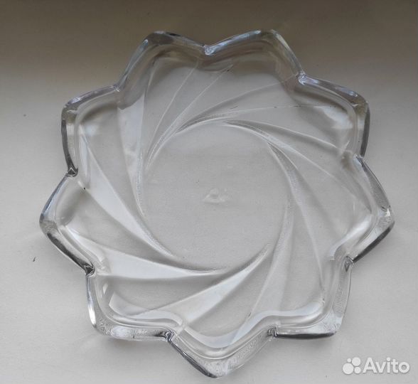 Набор хрустальных рюмок на подносе. Подарок