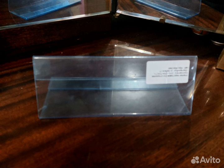 Уголок- подставка орг стекло