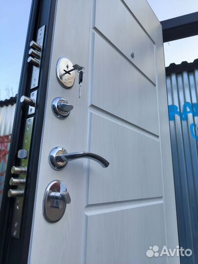 Дверь входная металлическая