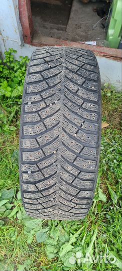 Michelin X-Ice North 4 215/55 R17
