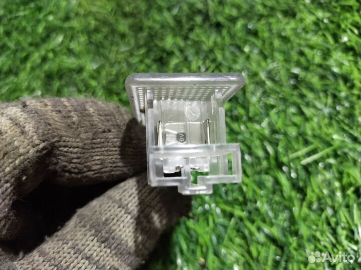 Плафон багажника Volkswagen Tiguan II