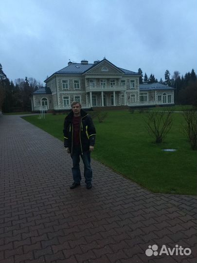 Управляющий загородного дома, Усадьбы