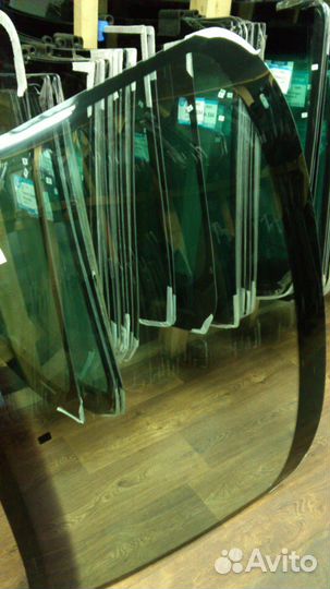 Автостекло лобовое Mitsubishi Padjero III