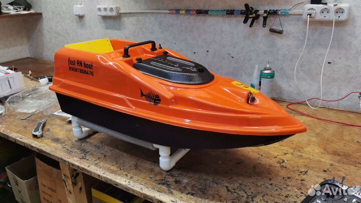 Прикормочный кораблик для рыбалки