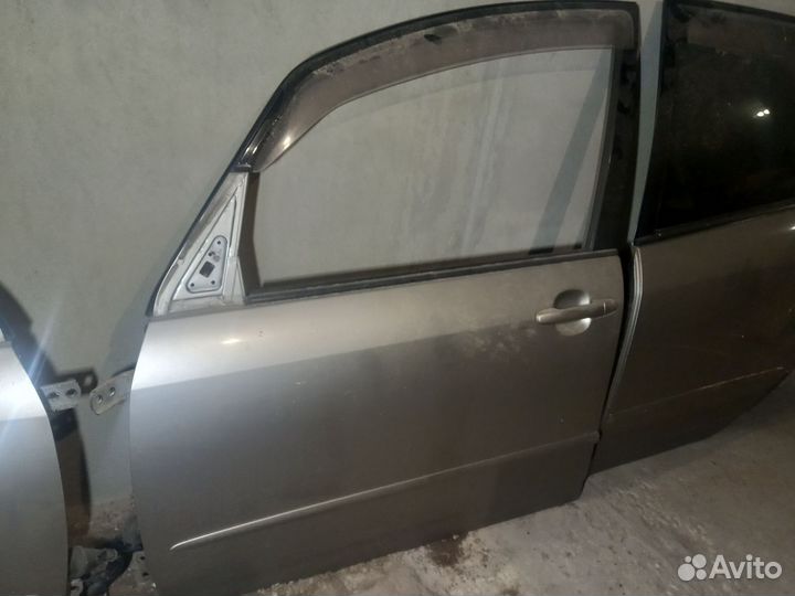 Двери Toyota Corolla Spacio NZE121