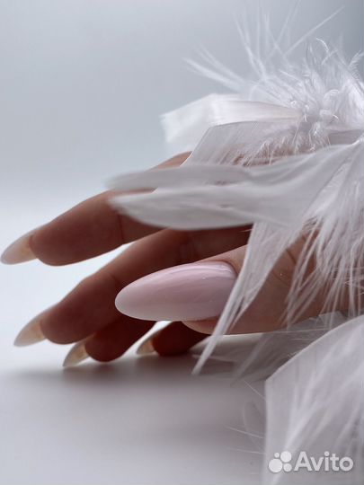 Модель на маникюр