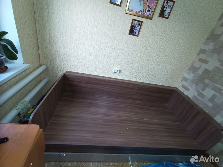 Кровать