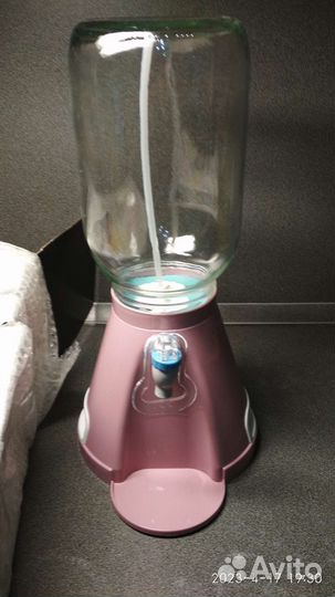 Кувшин стеклянный с краником на подставке