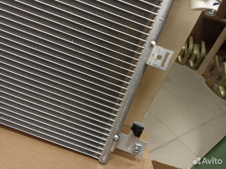 Радиатор кондиционера на Вольво хс90 (2002-2014г)