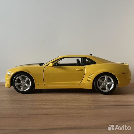 Модель автомобиля Chevrolet Camaro SS 1:18 Maisto