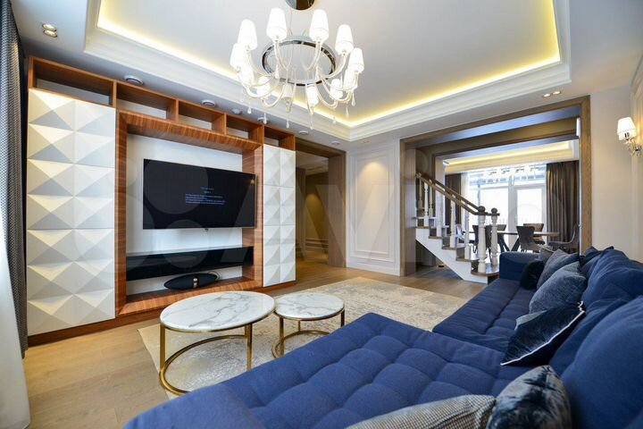 Коттедж 255 м² на участке 6 сот.