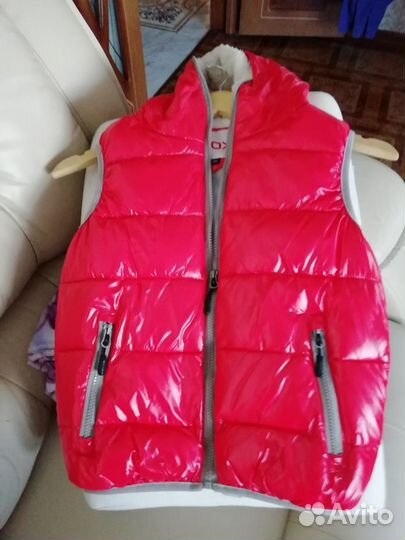 Безрукавка с капюшоном на девочку