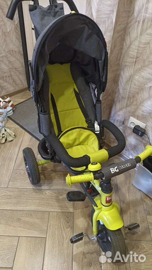 Детский велосипед с ручкой