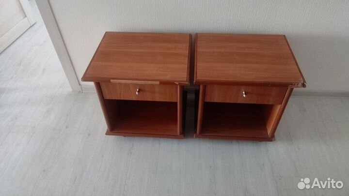 Тумбочка прикроватная