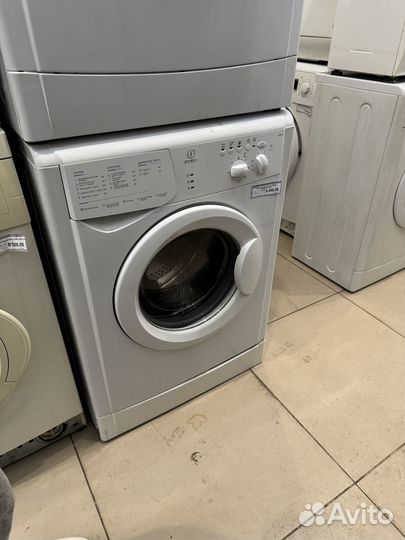 Стиральная машина Indesit wisn82 5кг Гарантия