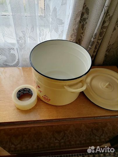 Кастрюля эмалированная