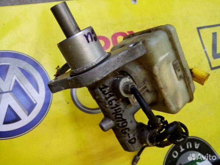 Главный тормозной цилиндр Skoda Octavia Tour