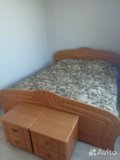Спальный гарнитур: шифонер, кровать, тумба, трюмо