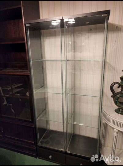 Стеклянная витрина
