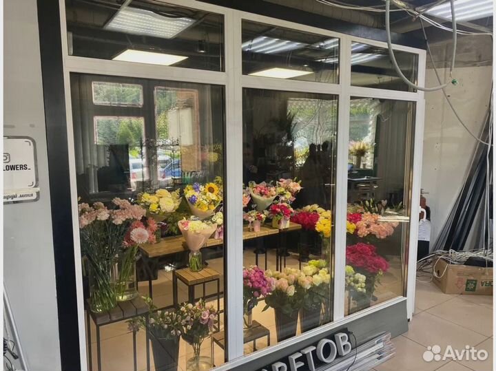 Холодильная камера для цветов, холодильная витрина