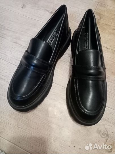 Лоферы женские
