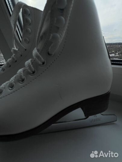 Фигурные коньки wifa 32 LL