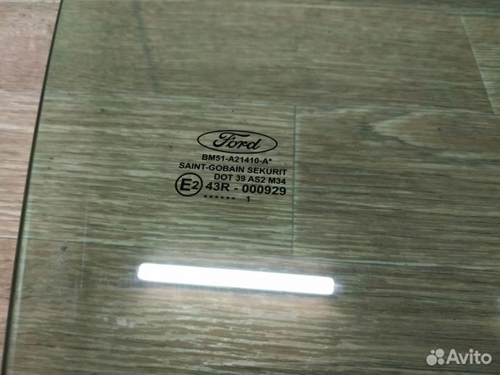 Стекло двери передней правой Ford Focus III
