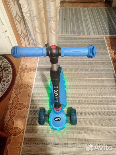 Самокат детский трехколесный