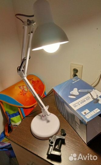 Настольный светильник на струбцине