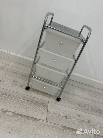 Этажерка на колесиках