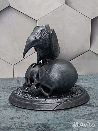 Статуэтка ворон на черепах под серебро