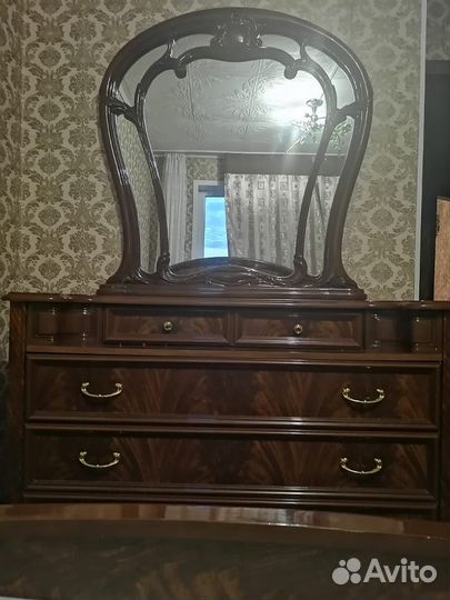 Спальный гарнитур из массива дерева