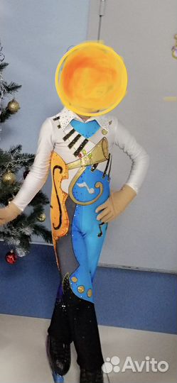 Костюм для выступлений по фигурному катанию