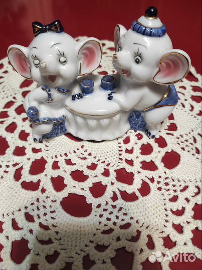 Фарфоровая статуэтка Мышки