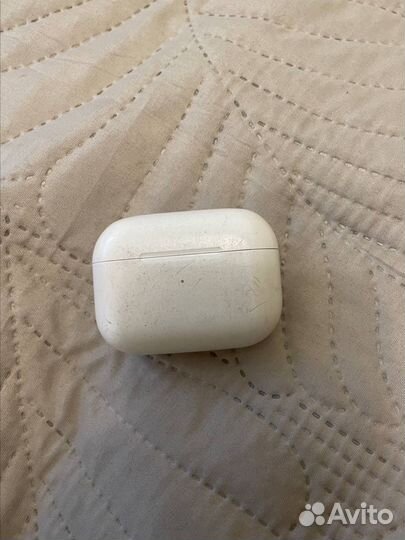 AirPods Pro with Wireless Charging Case