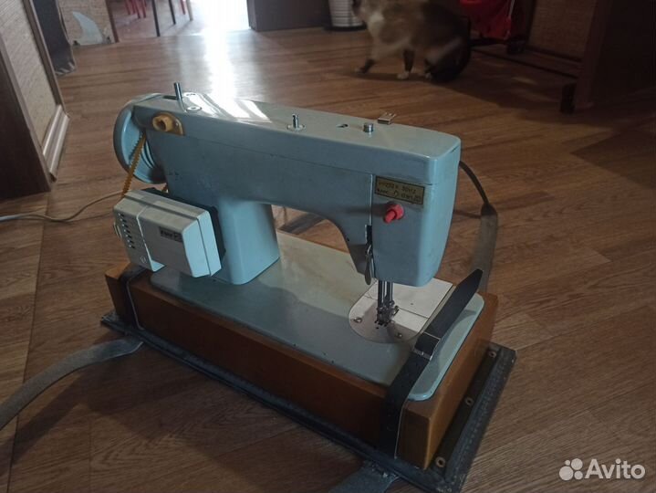 Швейная машинка чайка 132м