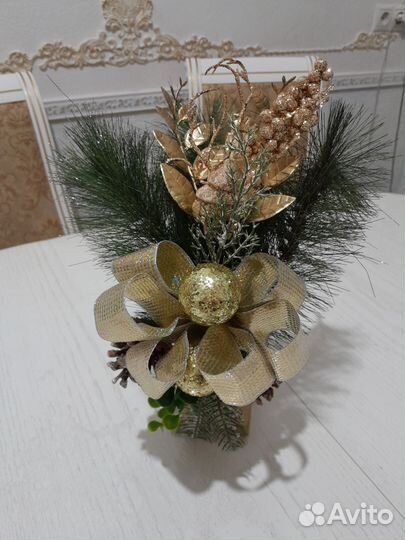 Новогодние композиции; венки, подсвечники