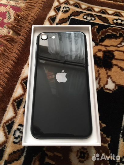 Телефон iPhone SE 2020